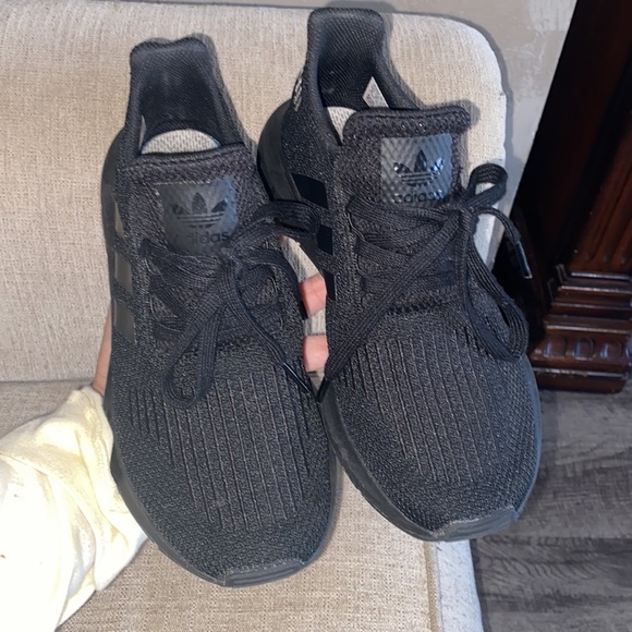 Blacks adidas - Picture 2 of 4